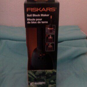 FISKARS Soil Block Maker Eco-Friendly Seedling Starter Garden New